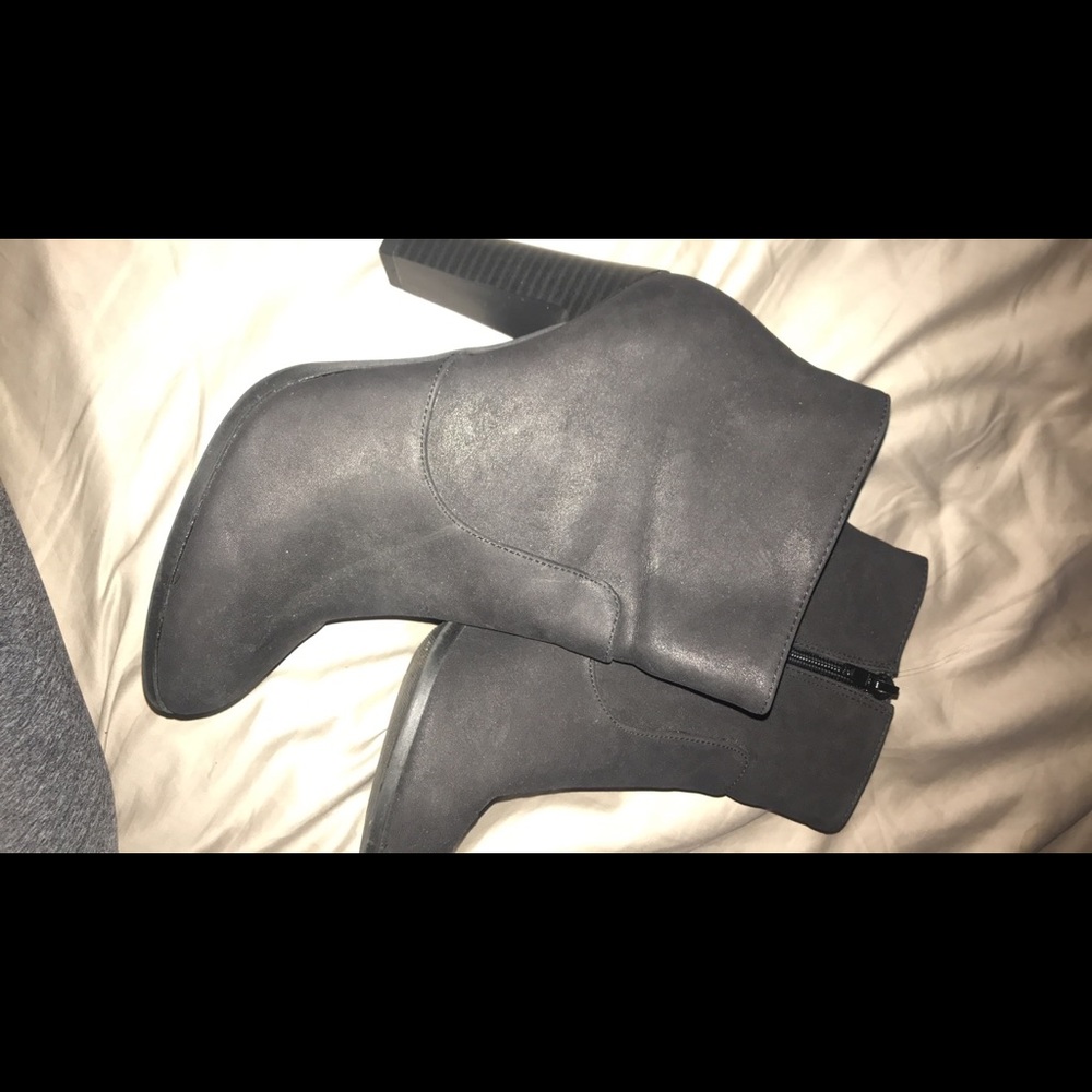 Black heeled boots